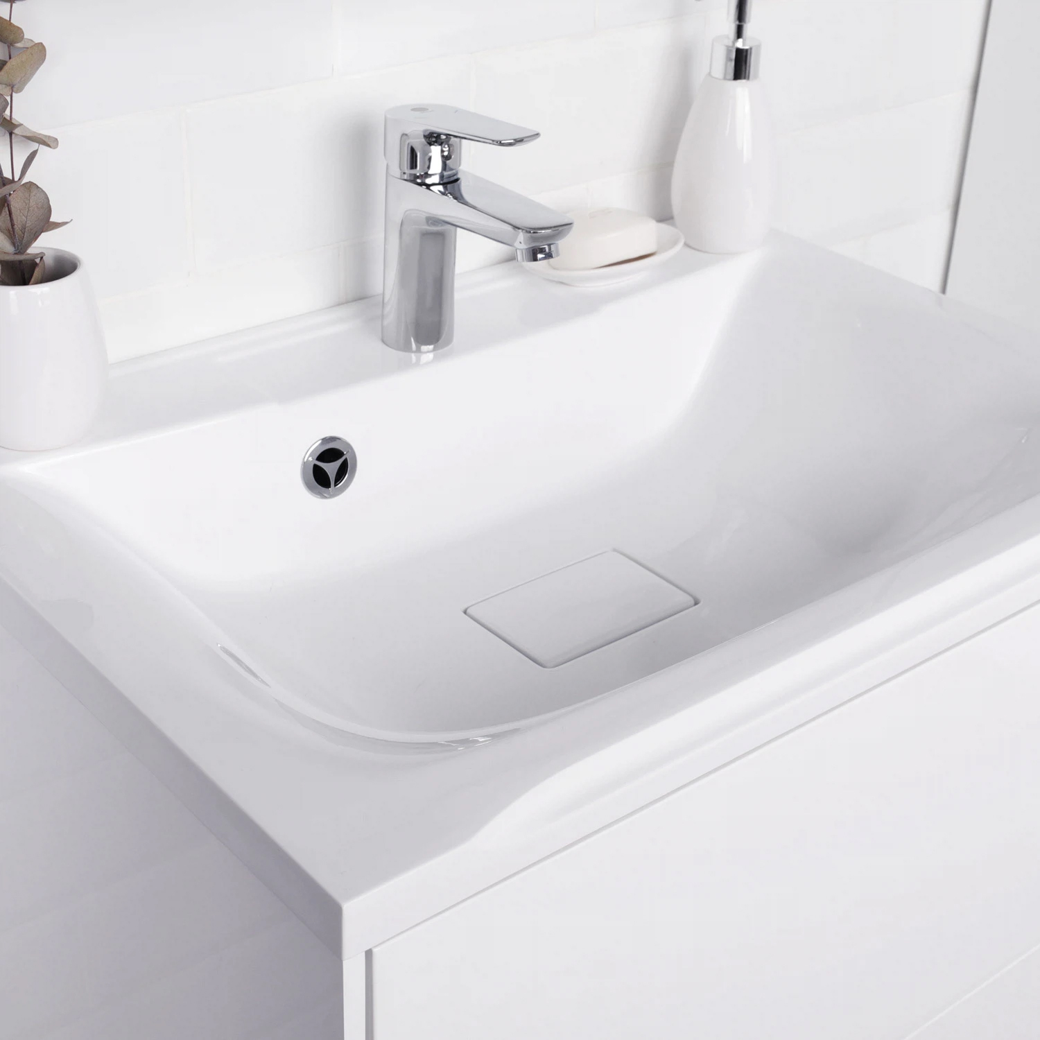 qk39137ayxjmweo6th4yybipr54ejww3.jpg Комплект тумба Итана Mia 65 (645х446х581) подвесная, с раковиной Milen 650, белый глянец