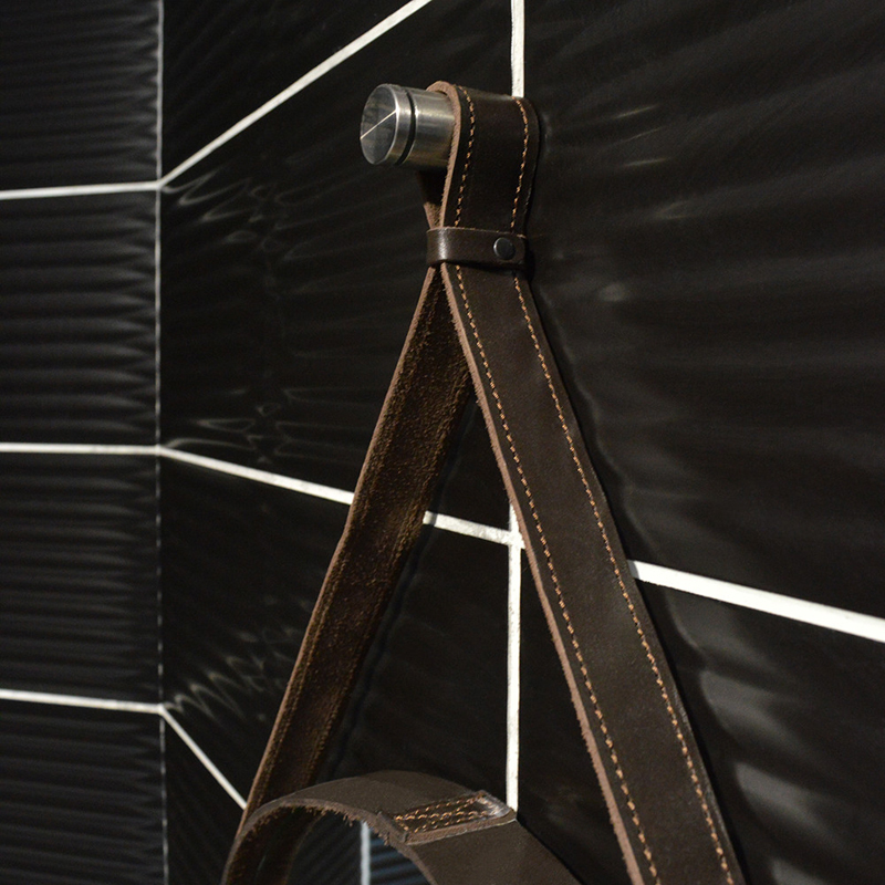 b6f5e62a069bce3f26ca54134db1d7de.jpeg Зеркало AZARIO Капитан D610 c подсветкой и диммером, бесконтактный сенсор, коричн кожа